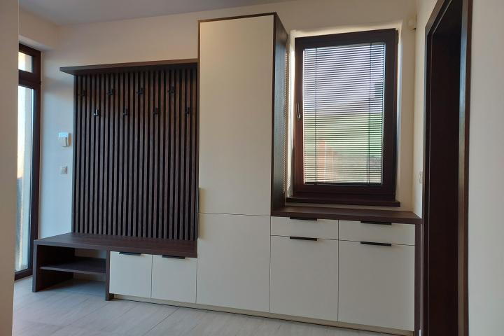 Acrylic Beige / Gladstone Oak Tobacco / Slats | Galanta